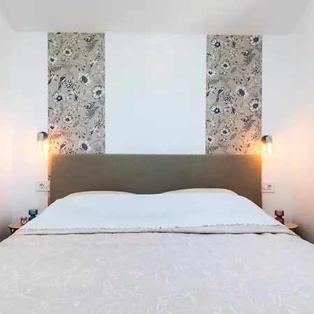 Apox Apartment *