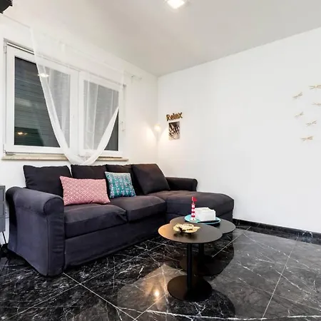 Apox Apartment
