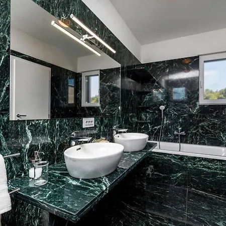 Apox Apartment