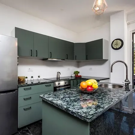 Apox Apartment